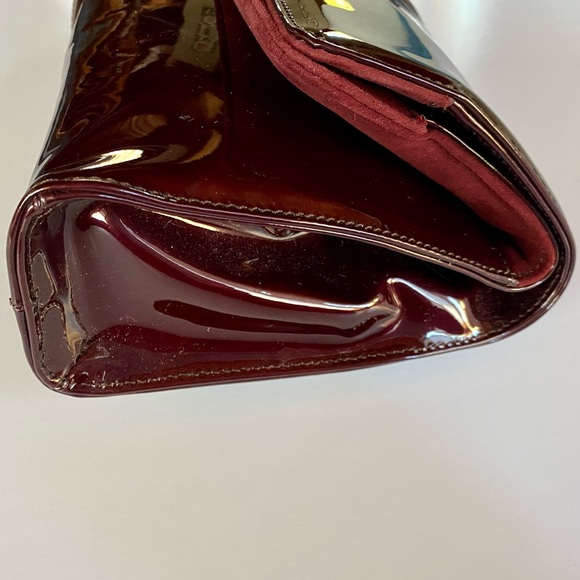 Christian Louboutin Patent Calfskin Liv Clutch with metal buckle, color Oxblood - Picture 15 of 16